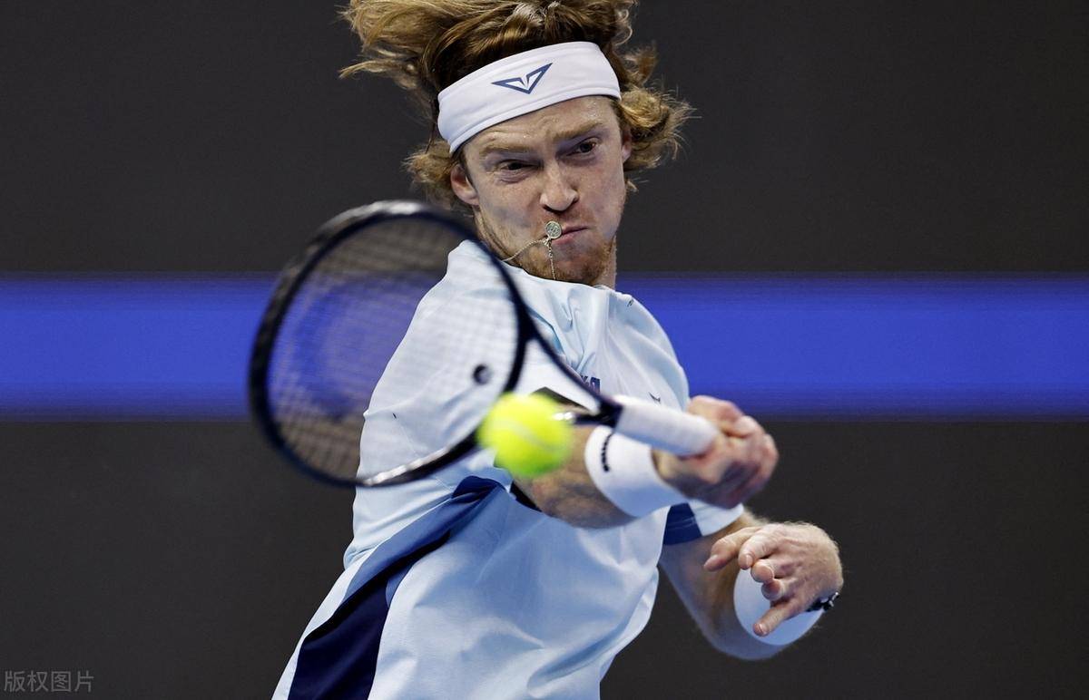 人员齐整的 人员齐整的